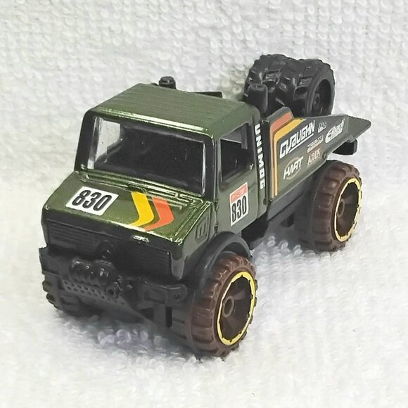 Mint 2018 Mattel Mercedes-Benz Unimog 1300L Hot Wheel FYB55!! - Picture 1 of 3